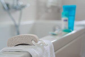 Механическое удаление засохшей пены