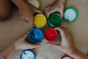 Как отстирать гуашь с одежды из натуральных тканей