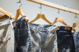 Особенности удаления воска с разных видов ткани